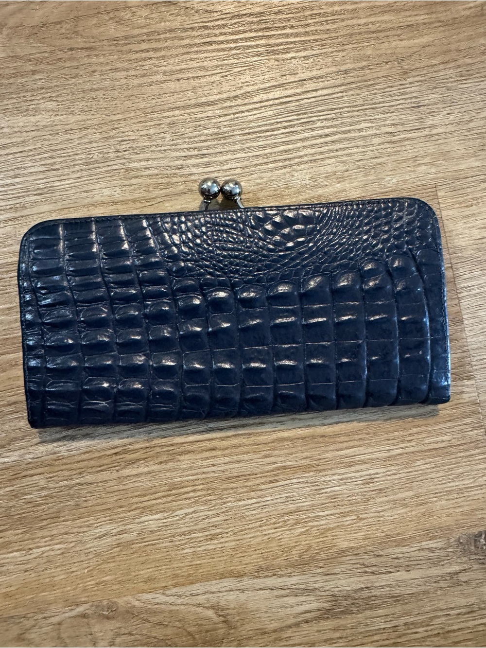 Vintage Boulevard Croc-Embossed Kiss-Lock Genuine Leather Wallet in Deep Blue